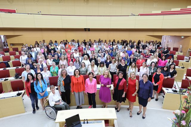 Frauen in die Parlamente - Podium